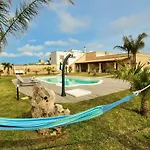 Masseria Prontera With Pool 게스트하우스 4*