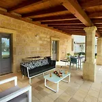 게스트하우스 Masseria Prontera With Pool 4*