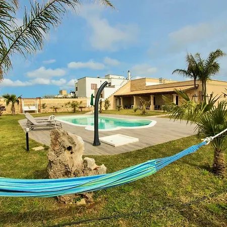 Masseria Prontera With Pool Affittacamere 4*